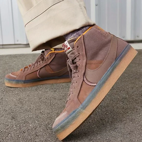 Skate Shoes
Nike SB Zoom Blazer Mid
Premium Plus Plum Eclipse/Kumquat/Gum Yellow - Picture 13 of 16